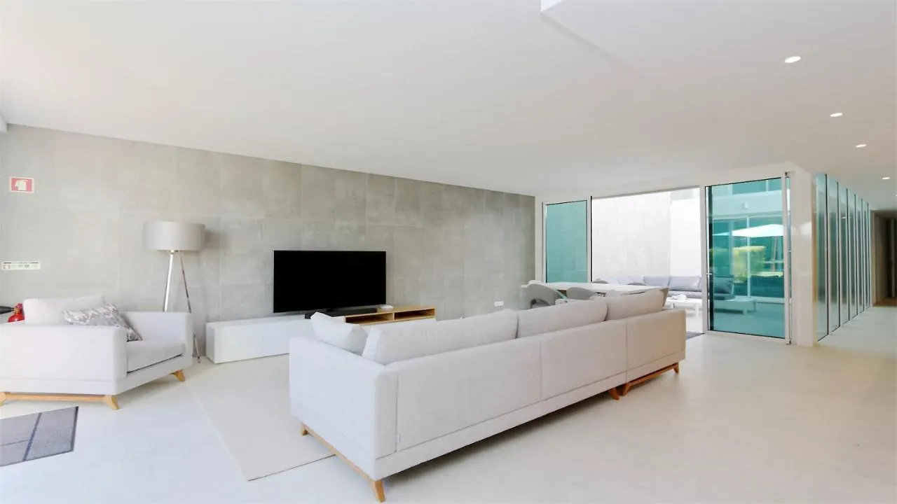 Villa Sadler- Clever Details, Central Vilamoura, Sleeps 6, Luxury, Walking Distance (Adults Only)
